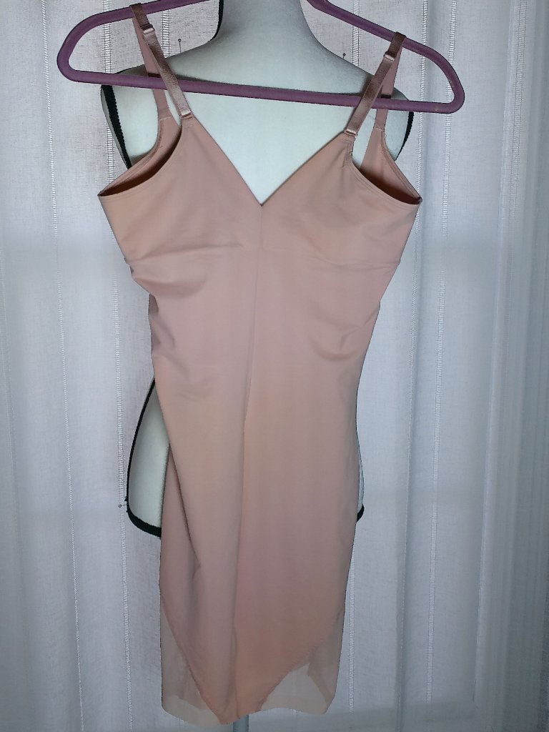 Spanx Red Hot Nwot V-Neck 80% Nylon 20% Elastane Nude Color Shaper Dress Slip L